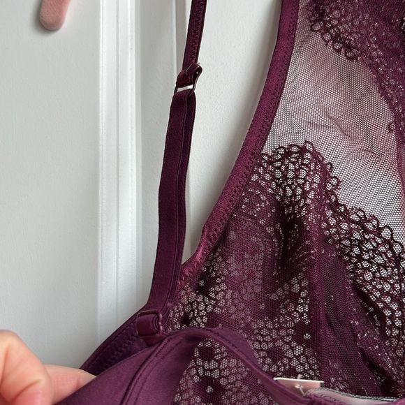 Victoria’s Secret Lace Bralette - plum Purple size large NWT - Picture 6 of 7